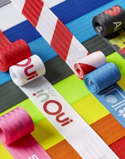 Rollen sublimierter Gurtbänder in vielen Farben